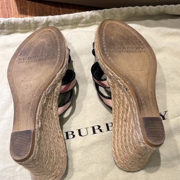 Burberry shoes . - Picture 3 of 4
